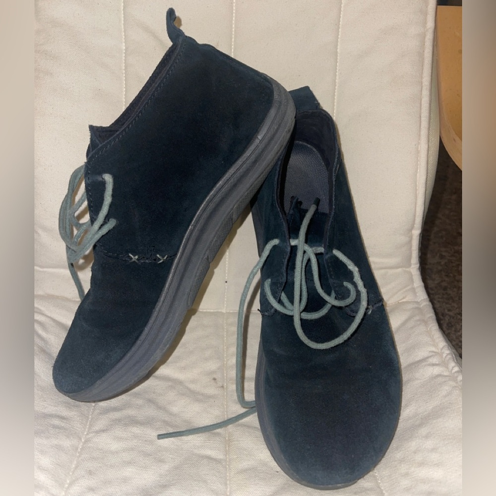 Altra suede size 8